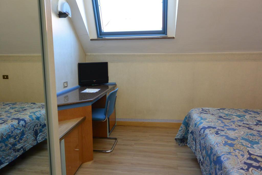 Hotel Lido Milan Bagian luar foto