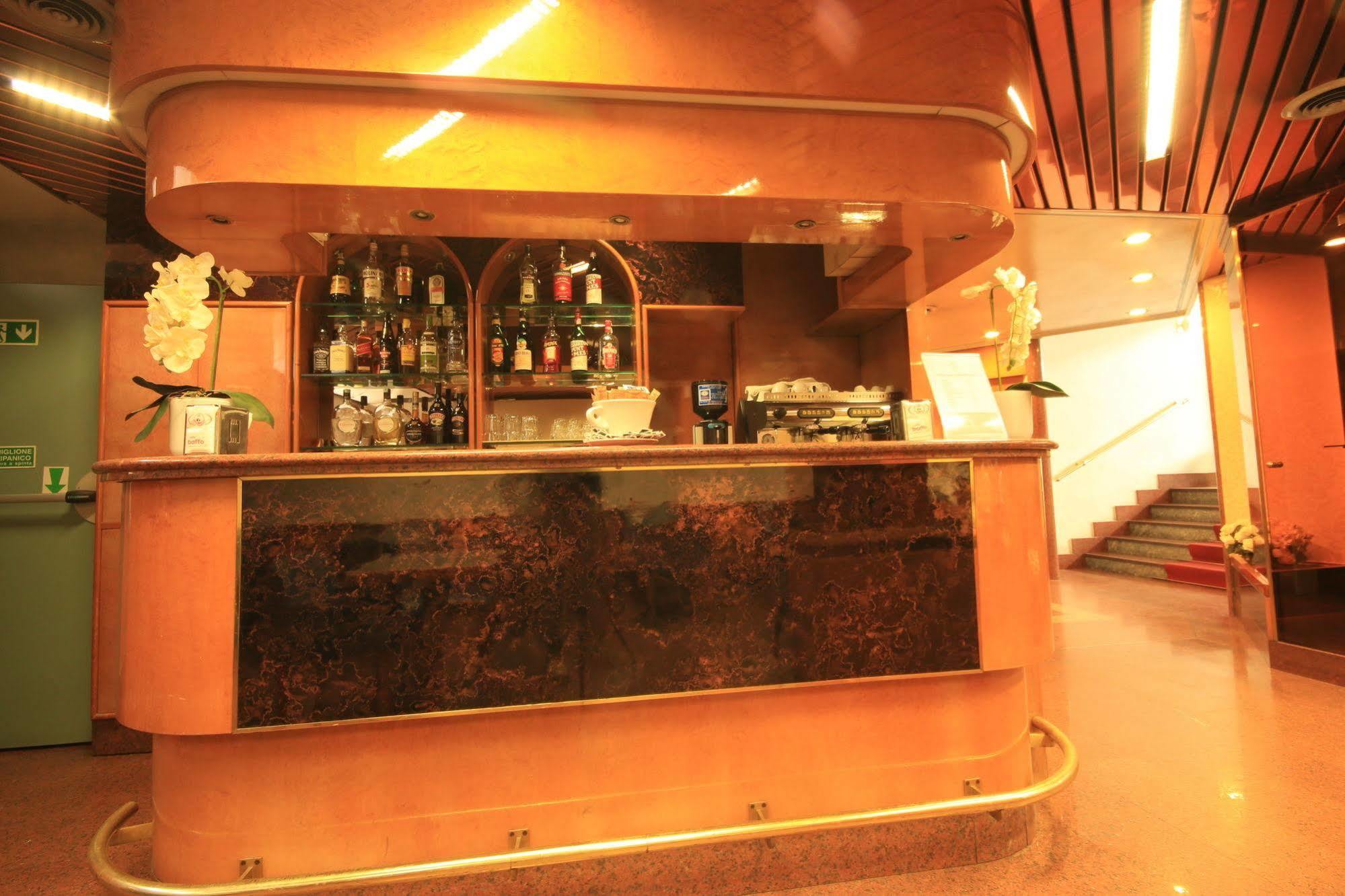 Hotel Lido Milan Bagian luar foto