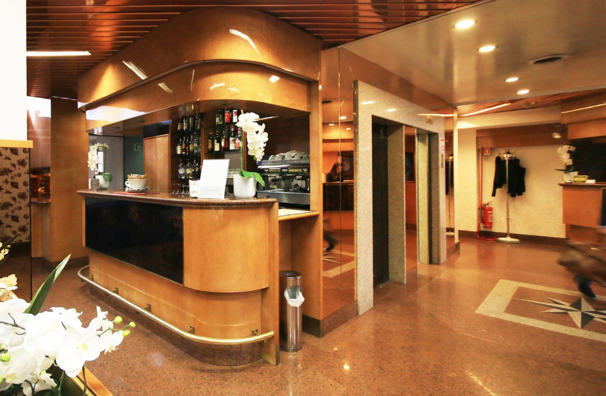 Hotel Lido Milan Bagian luar foto